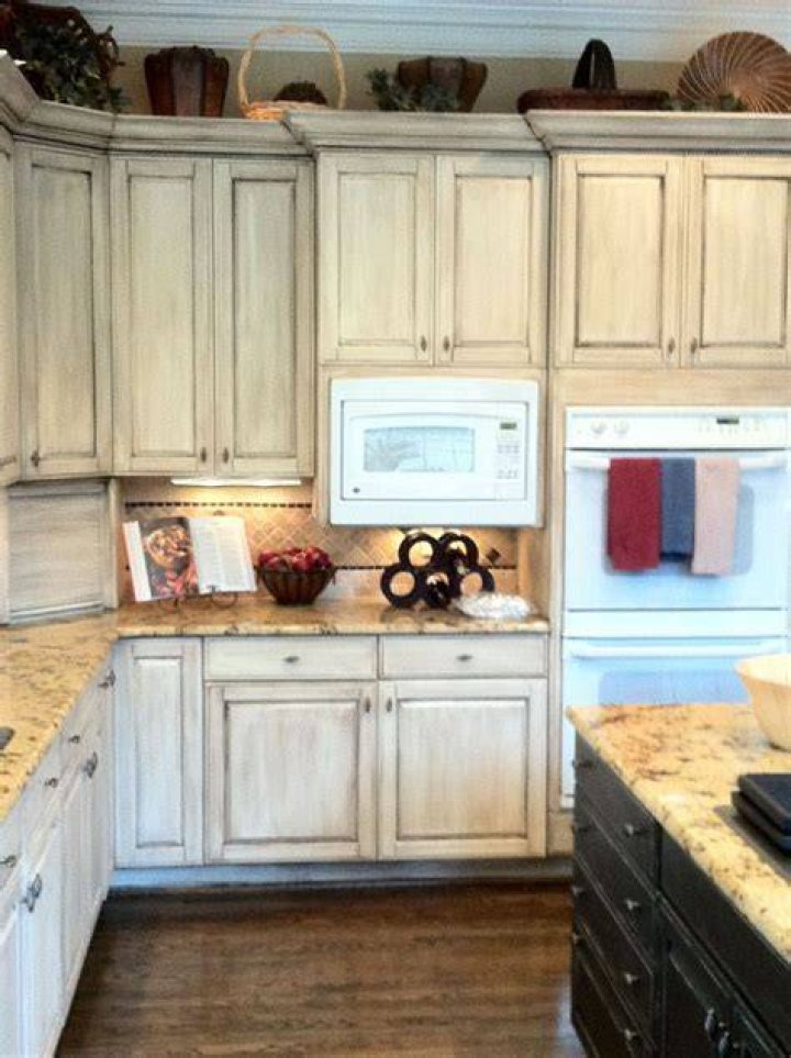Can chalk paint go over melamine?
