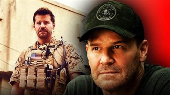 Does Jason leave SEAL Team?