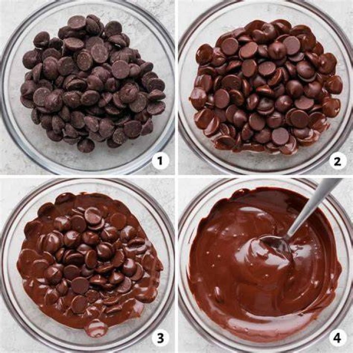 How do you melt chocolate in a ziplock bag?